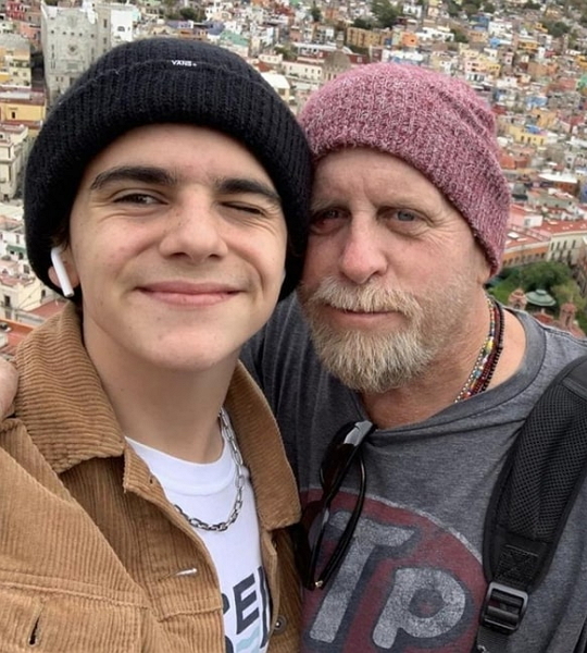 jack dylan grazer father