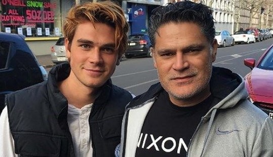 kj apa father