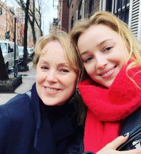 phoebe dynevor mother