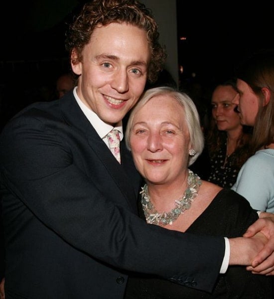 tom hiddleston mother