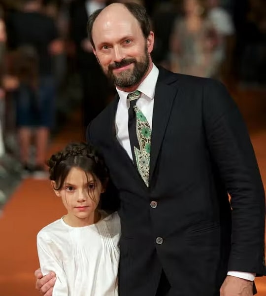 dafne keen father