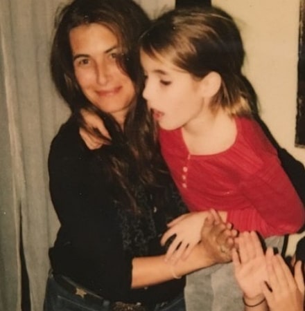 emma roberts mother