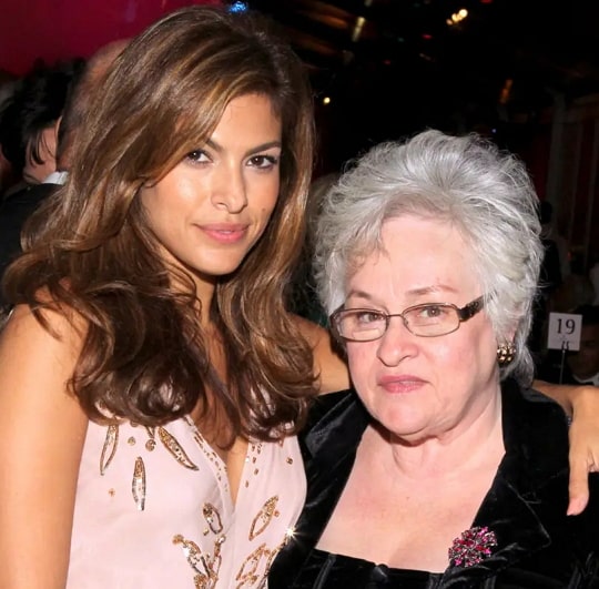 eva mendes mother