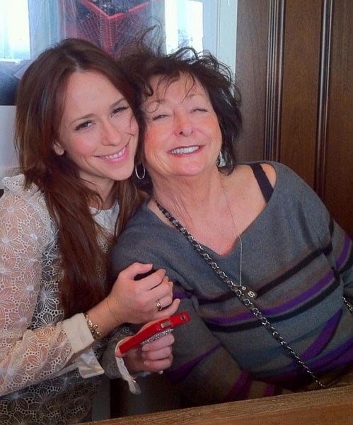 jennifer love hewitt mother