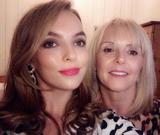 jodie comer mother