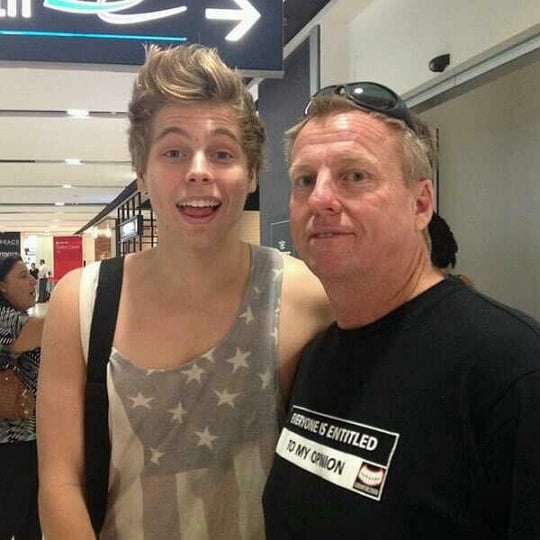 luke hemmings father