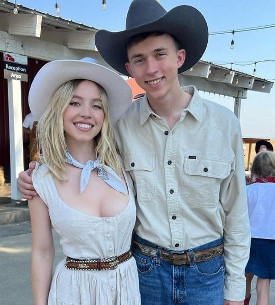 sydney sweeney brother