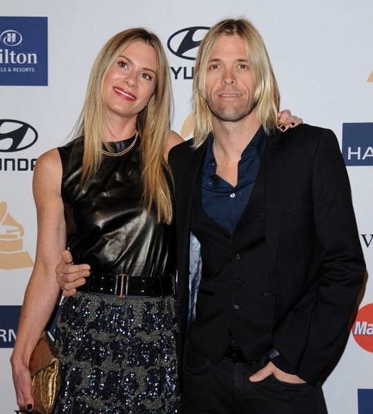 taylor hawkins wife