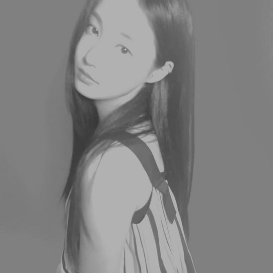 yeonwoo old pic