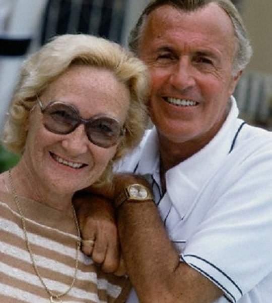 barry gibb parents