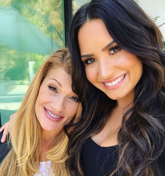 demi lovato mother