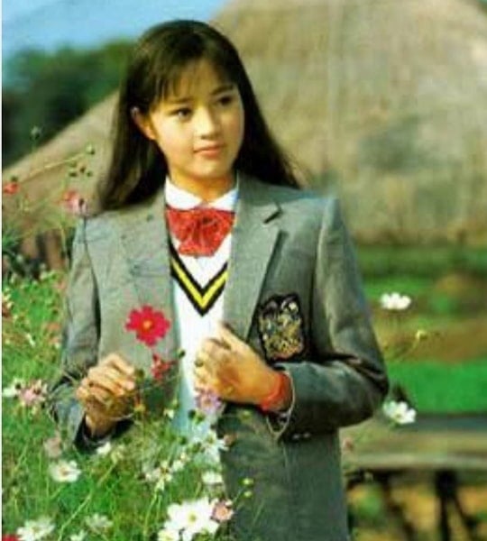 kim hye soo childhood pic