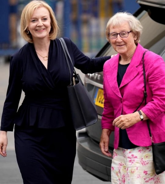 liz truss mother