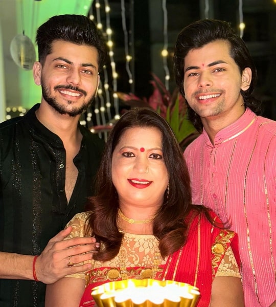 siddharth nigam mother brother