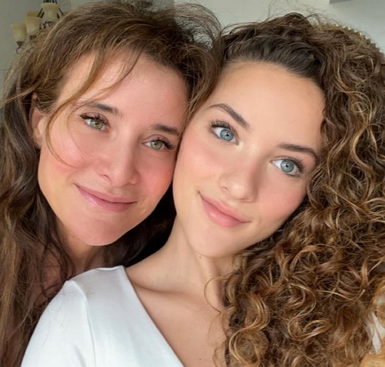 sofie dossi mother