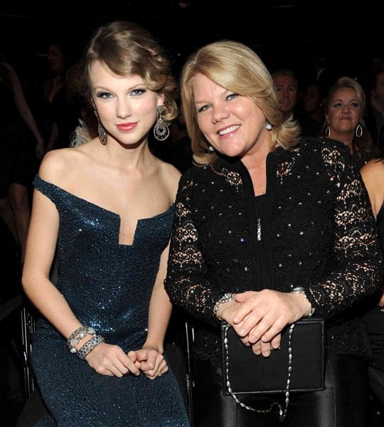 taylor swift mother