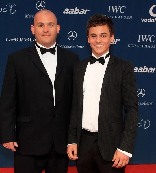 tom daley father