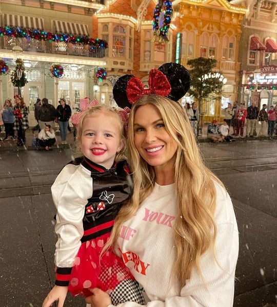 carliestylez daughter