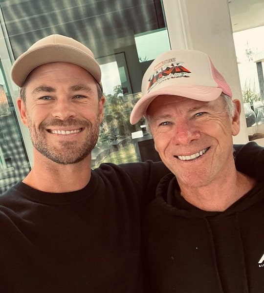 chris hemsworth father