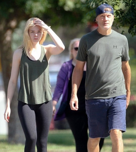 elle fanning father