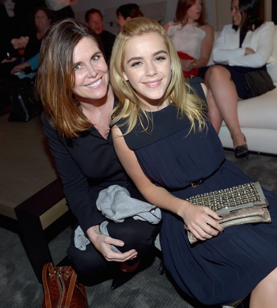 kiernan shipka mother