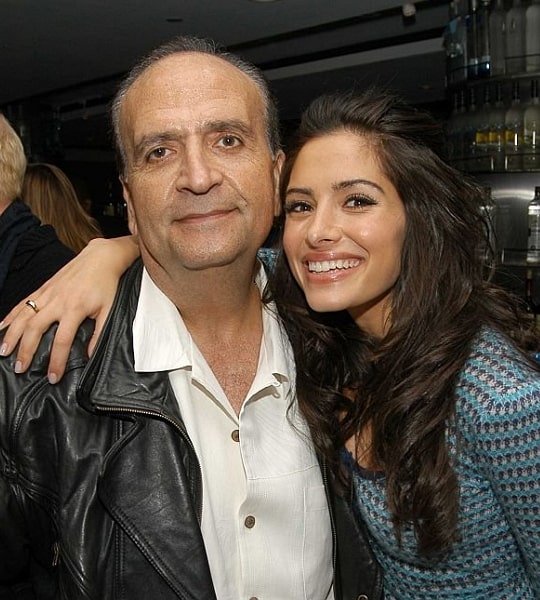 sarah shahi father