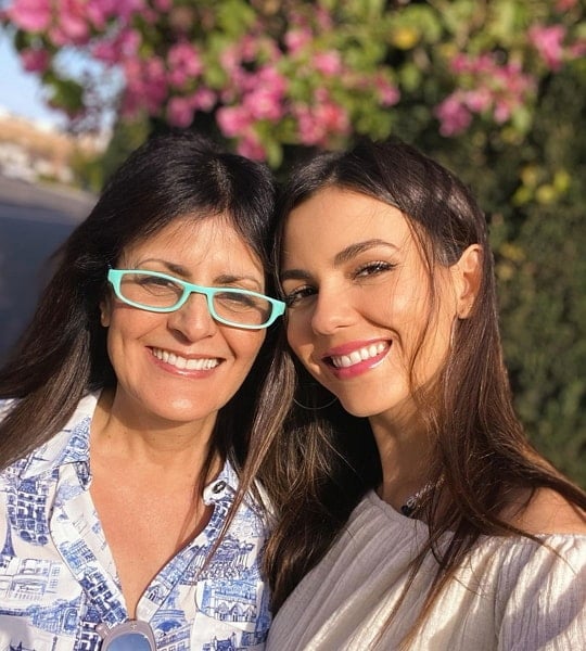 victoria justice mother