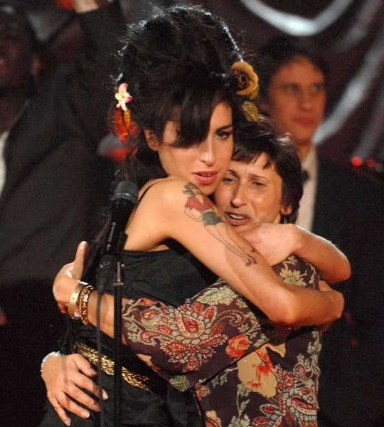 amy winehouse mother