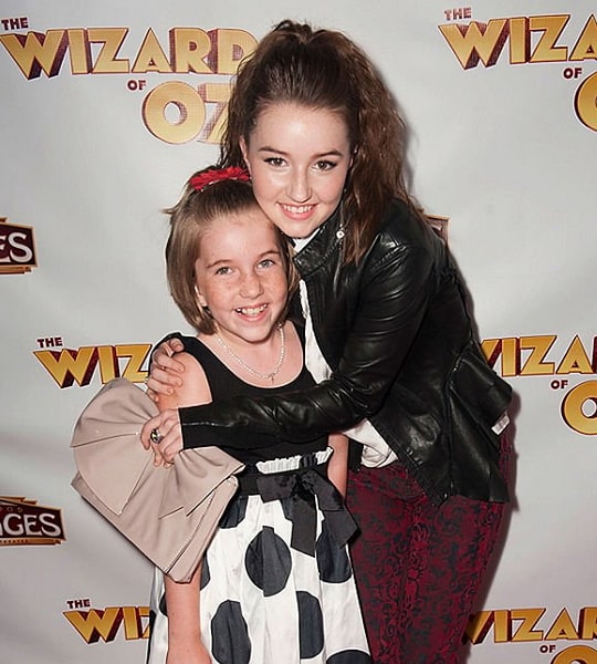 kaitlyn dever sister