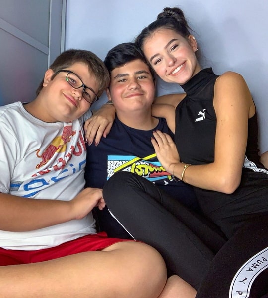 lea elui ginet siblings