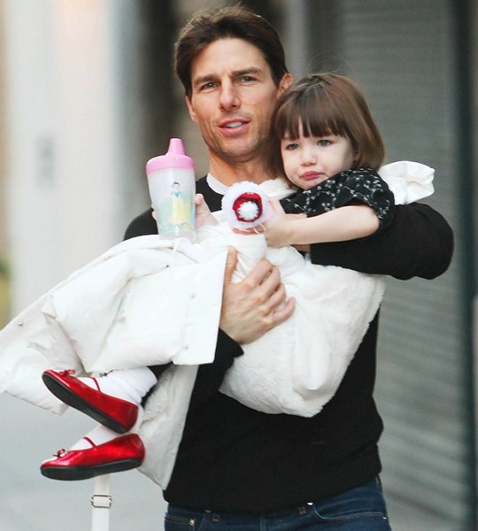 who is suri cruise father