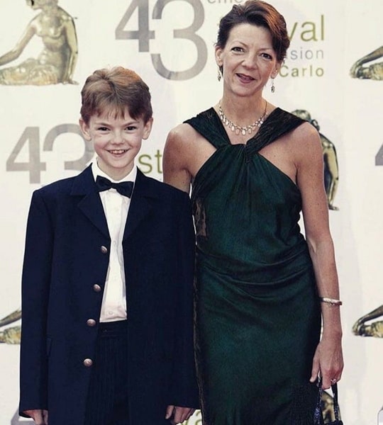 thomas brodie sangster mother