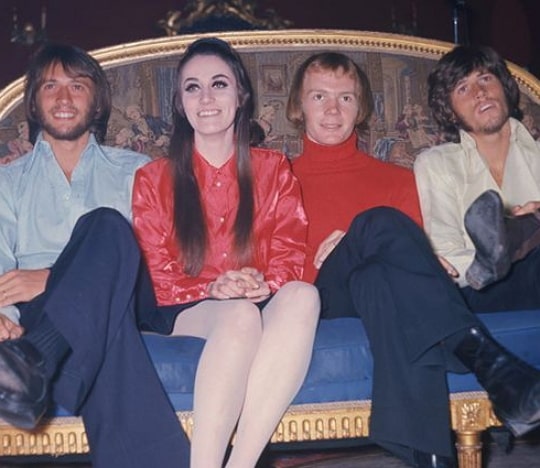 barry gibb siblings