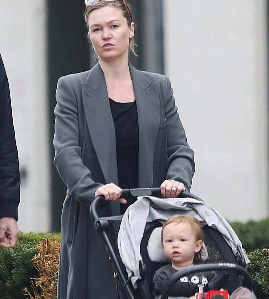 julia stiles son