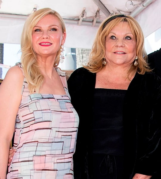 kirsten dunst mother