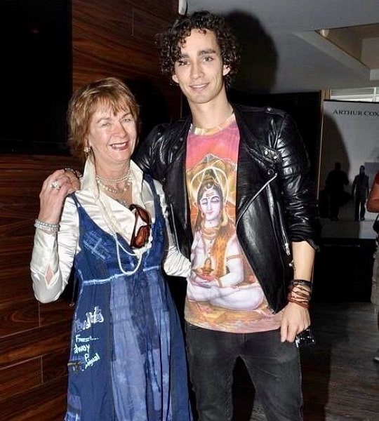 robert sheehan mother