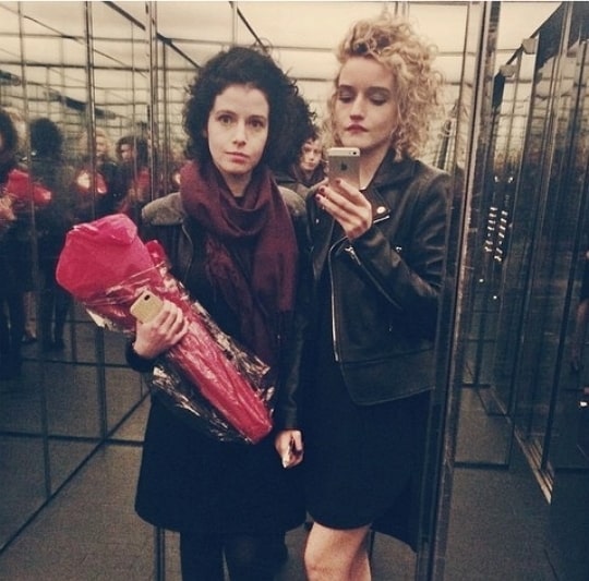 julia garner sister