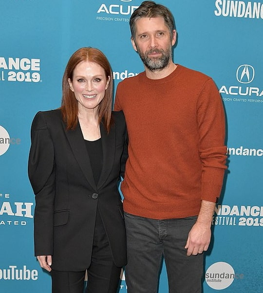 julianne moore husband