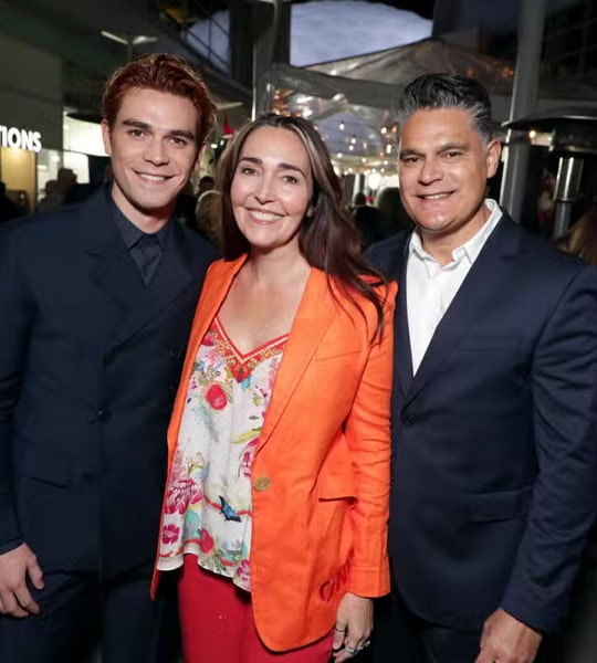 kj apa parents