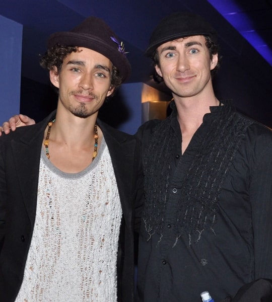 robert sheehan brother