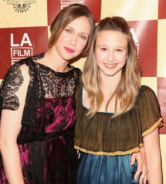 vera farmiga sister