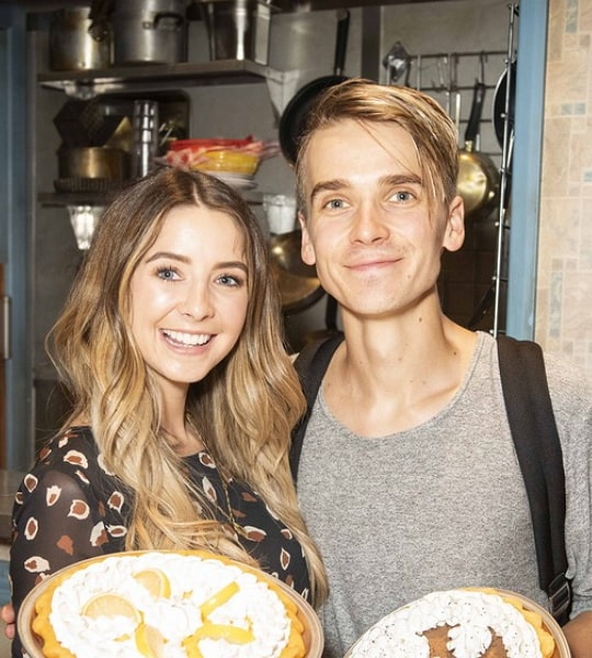zoe sugg brother
