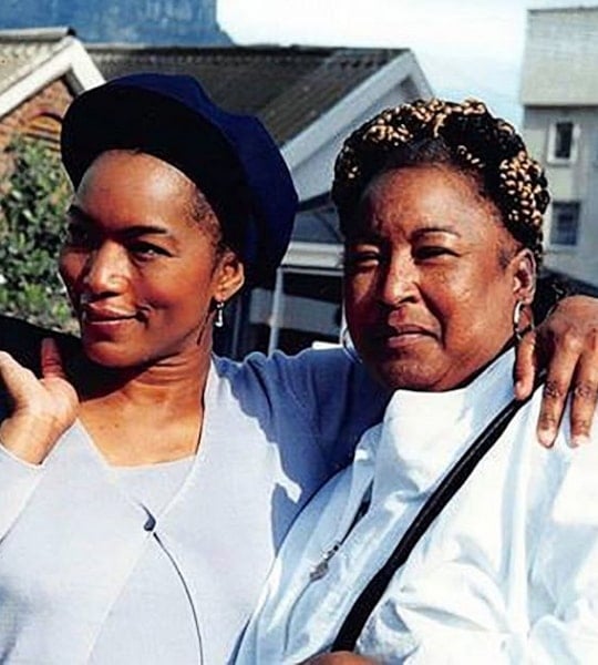 angela bassett mother