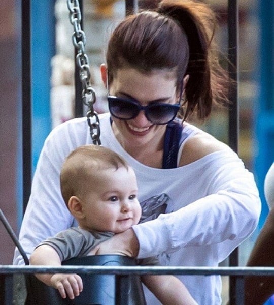 anne hathaway son