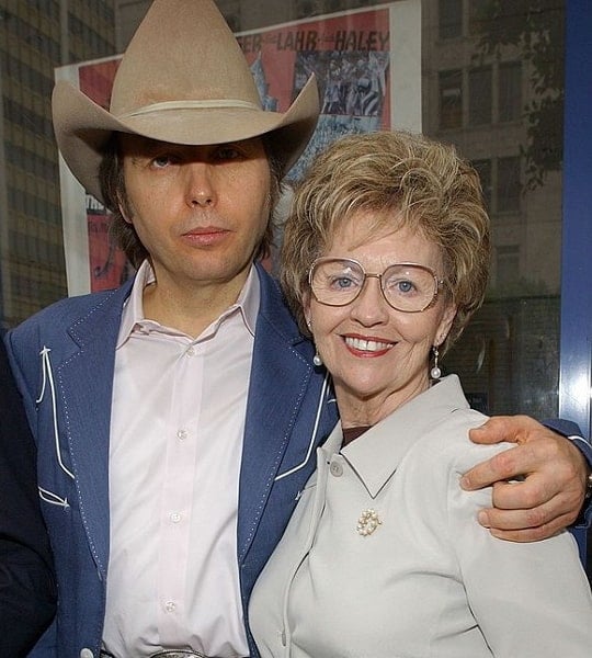 dwight yoakam mother