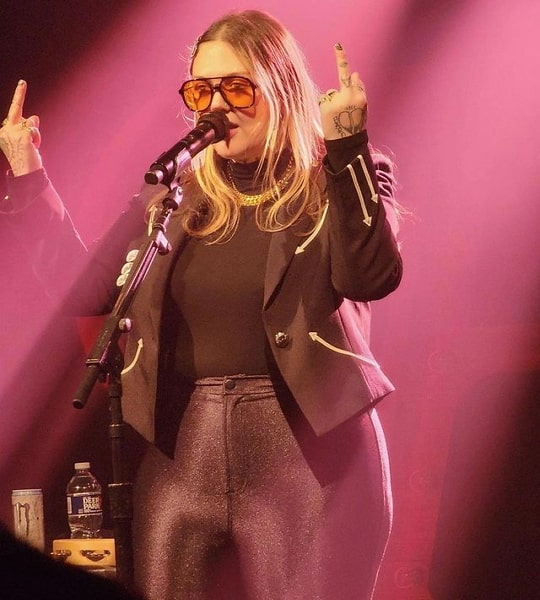 elle king