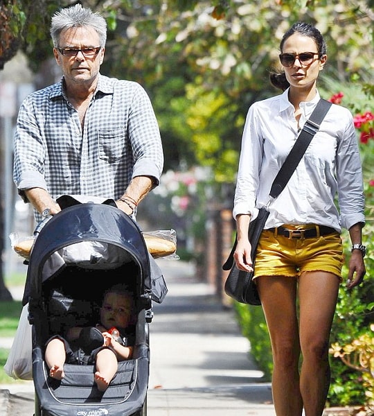 jordana brewster father