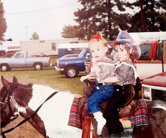 lainey wilson childhood pic