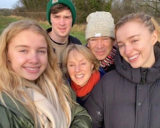 phoebe dynevor family