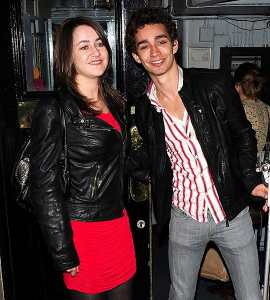 robert sheehan sister 